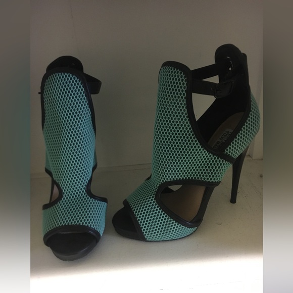 A pair of Steve Madden iggy azalea heel. Turquoise and black - Picture 3 of 4